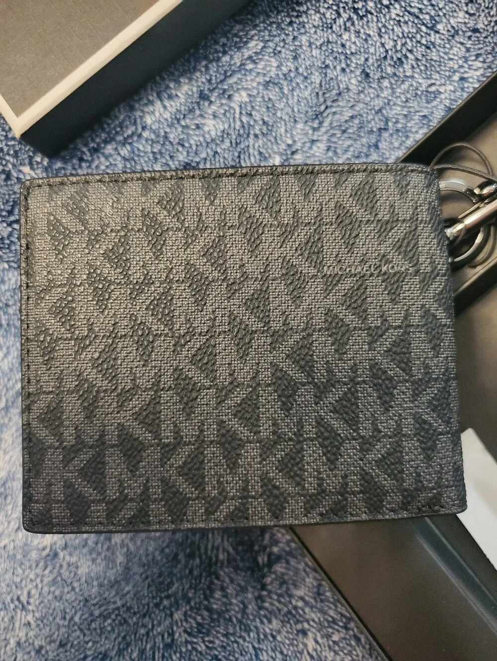 Michael Kors Wallet & Keychain Set